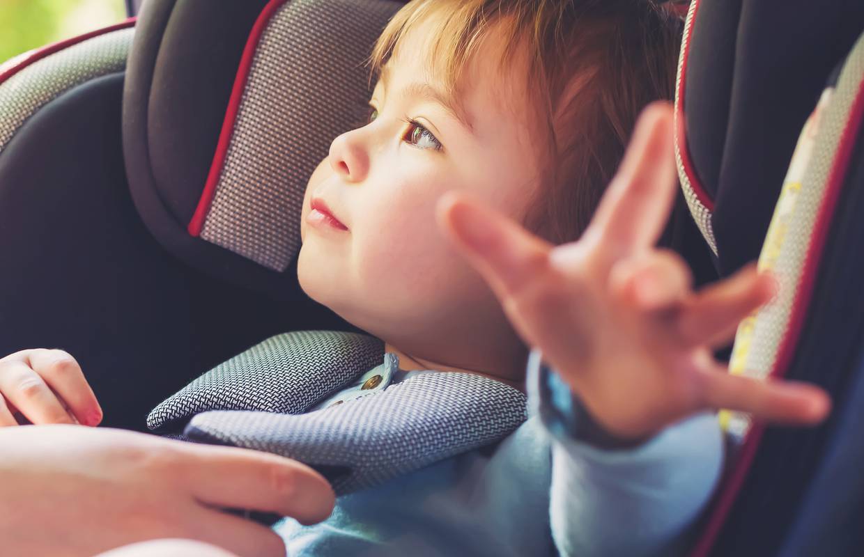 Top 8 razloga za autosjedalice: U vašim rukama nisu sigurni