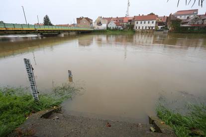 FOTO Sava se izlila iz korita u Zagrebu, Kupa raste i stvara nemile probleme u Karlovcu