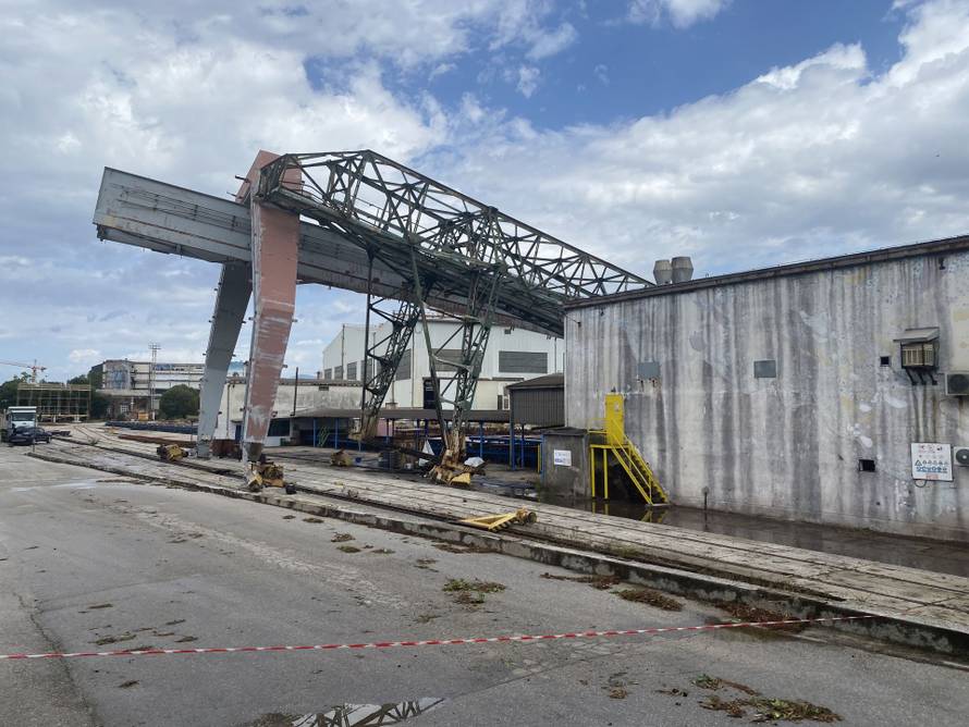 FOTO Oluja teško oštetila Brodosplit! Pala i dizalica