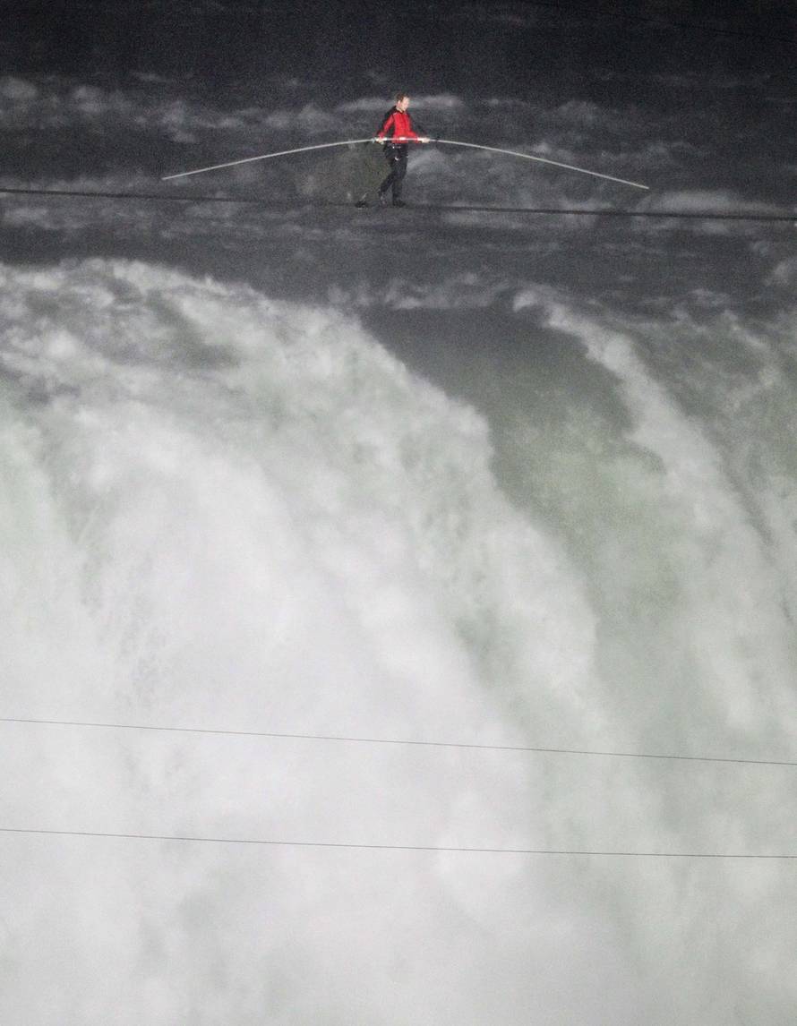 REUTERS/PXL