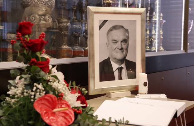 Split: Komemorcija za Juricu Gizdića, novinara i Hajdukovog kroničara