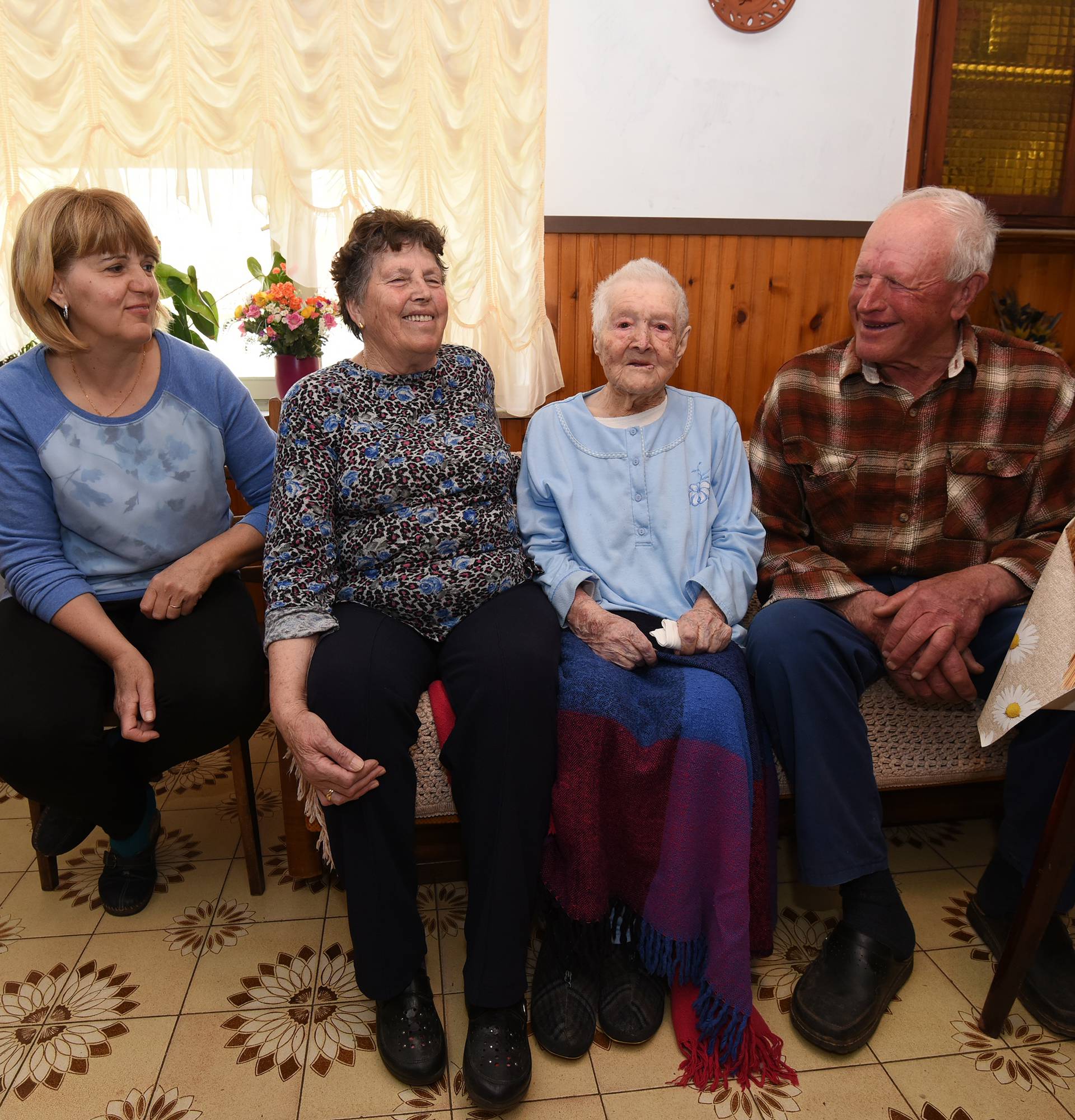 Sa 107 godina najstarija je  u zemlji: 'Tajna su rakija i pršut'