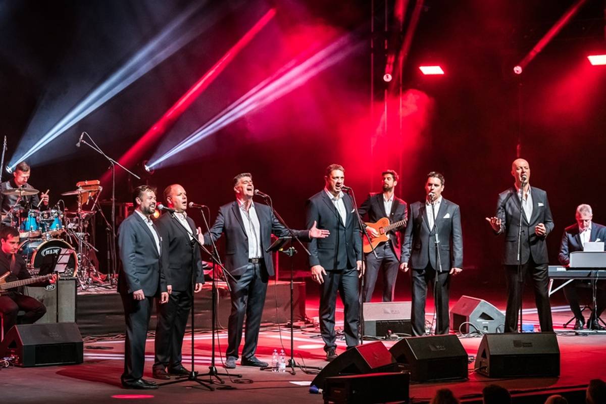 Klapa Rišpet: Kazalište je odzvanjalo ljubavnim stihovima