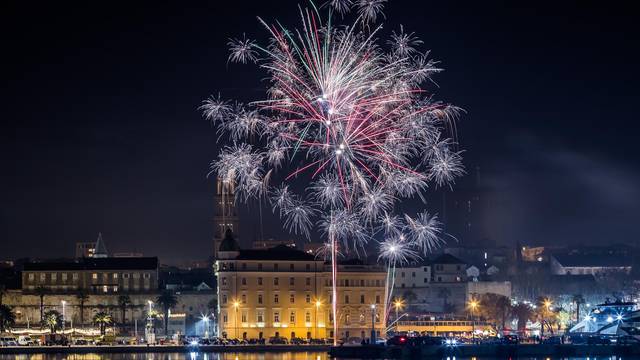 Split: Vatromet za doček Nove 2023. godine 