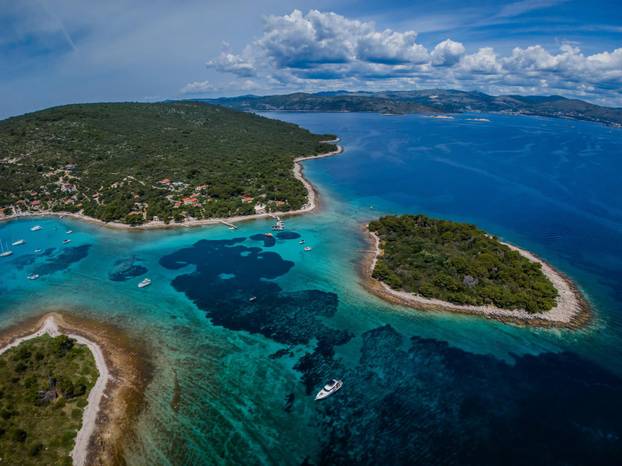 Fotografije iz zraka uvale Krknjaši na Drveniku Velom