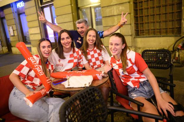 Zagreb: Navijači u kafićima čekaju početak utakmice 