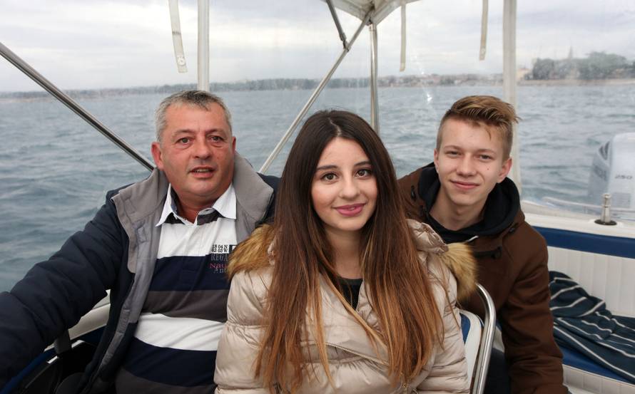 Tata i kći iz Poreča uplovili u oluju i spasili život brodolomcu