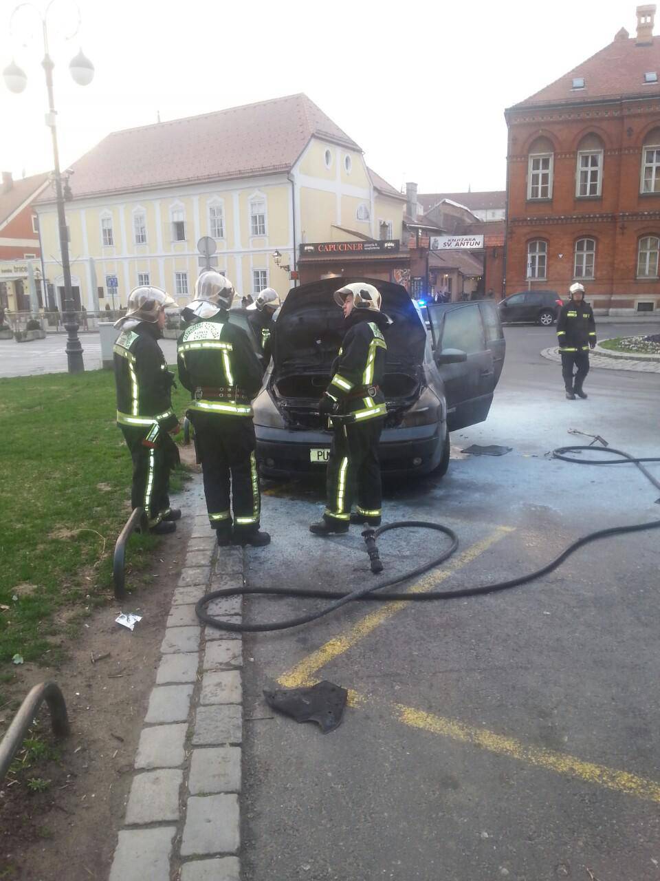 Automobil se zapalio u vožnji, srećom nema ozlijeđenih