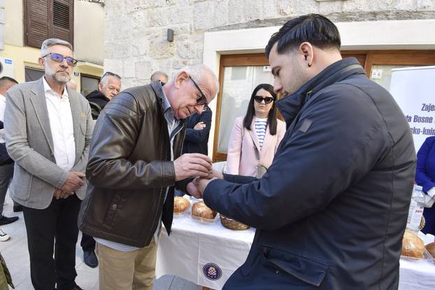Vodice: 13. Tradicionalni turnir u tucanju jaja