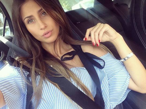 FOTO Bivša klizačica osvojila je Livakovića. Skrivala je trbuh na utakmici, sad su dobili prinovu