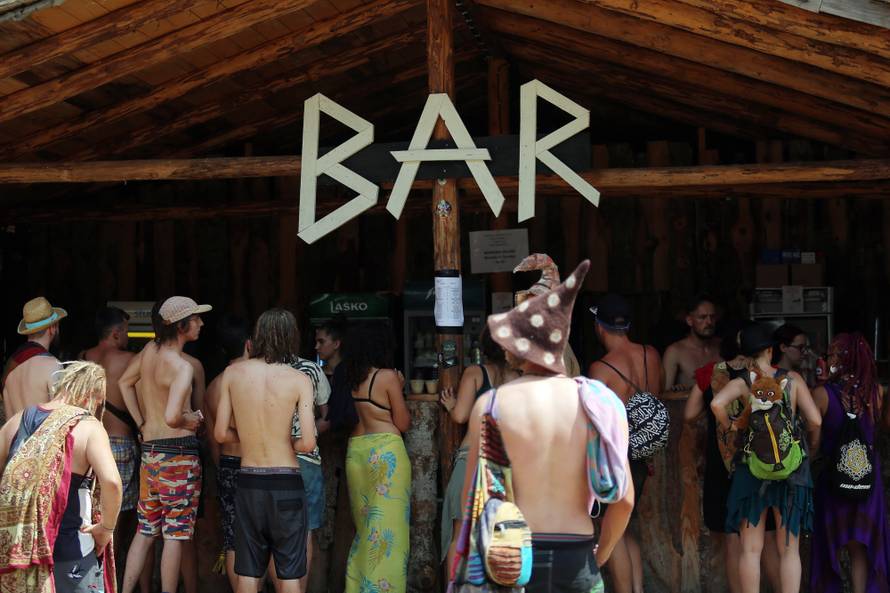 Gole grudi i psihodelija: Počeo Momento Demento na Mrežnici