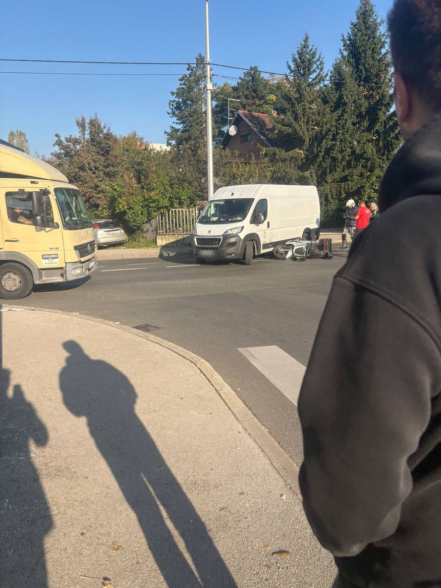 FOTO Krš i lom na Rudešu: Sudarili se automobil i motor