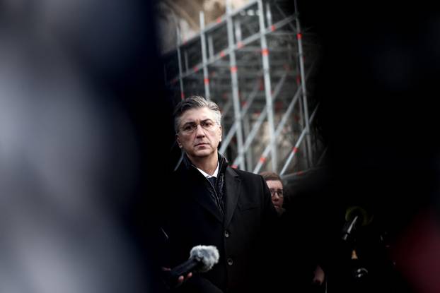 Zagreb: Andrej Plenković i mons. Dražen Kutleša obišli i razgledali obnovljenu unutrašnjost katedrale