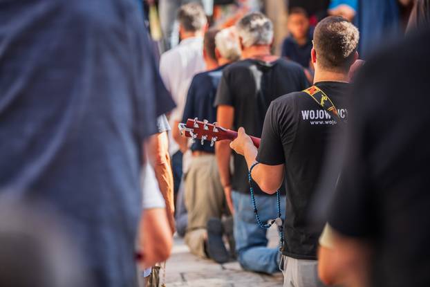 Split: Održana je molitva krunice na splitskom Peristilu