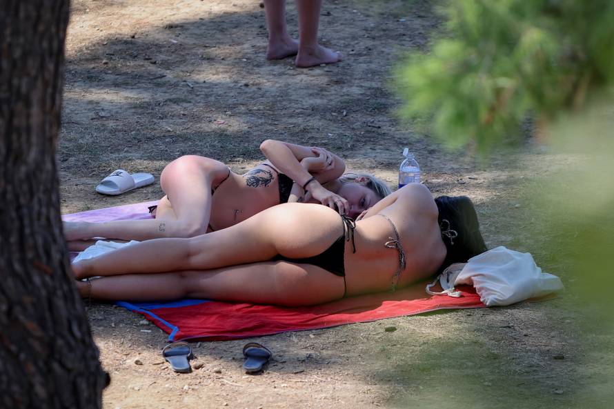 Zadar: Velik broj kupača na zadarskim plažama