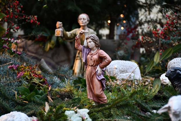 FOTO Ove detaljno izrađene jaslice uljepšale su blagdanski ugođaj u Slavonskom Brodu