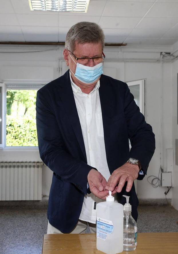 Zagreb: Mirando Mrsić glasao na parlamentarnim izborima