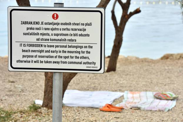 Vodice: Engleski prijevod o zabranama na plažama napisan je pogrešno i duhovito