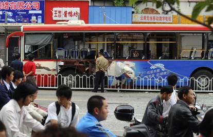 Eksplodirala dva autobusa u Kini, poginulo dvoje ljudi