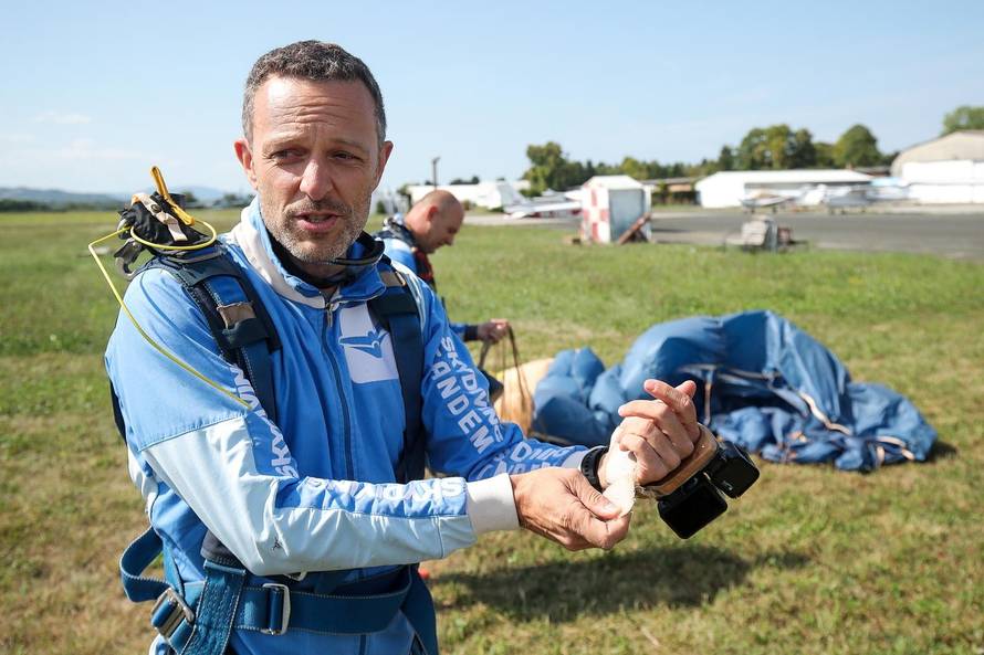 Šebalj skočio iz aviona: Koji stres, koji adrenalin! Ali ipak, ljubim zemlju po kojoj hodam