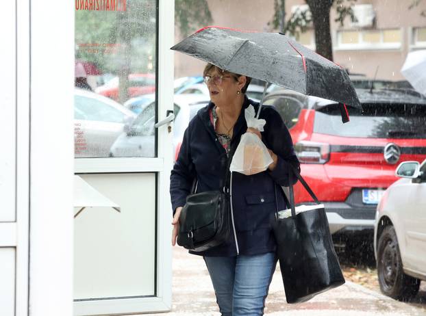 Šibenik: U Šibeniku pada kiša