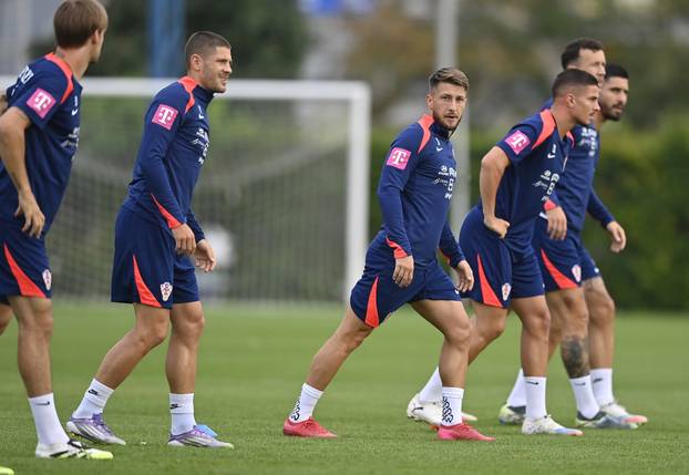 Zagreb: Hrvaski nogometni reprezetativci odradili trening na Maksimiru