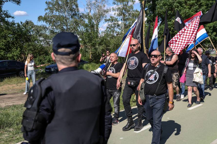 Zagreb: Dražen Keleminec sa svojim pravašima došao na Trnjanske kresove