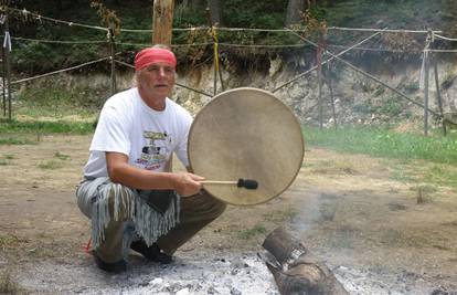 Šaman Luka Hodak osuđen na zatvor zbog vodovoda i jagoda