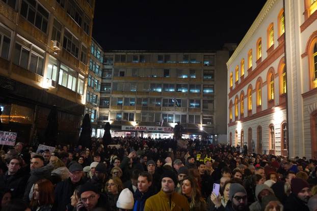 Beograd: Studenti u blokadi organizirali su ispred zgrade Rektorata skup pod nazivom "Znanje je moć"