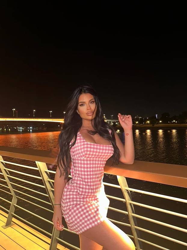 Andreu gledamo u 'Gospodinu Savršenom': Voli putovati, ali i nositi minijaturni bikini i haljine