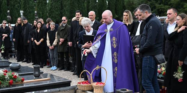 FOTO Armada je uz bakljadu ispratila dopredsjednika Rijeke Deana Šćulca na vječni počinak