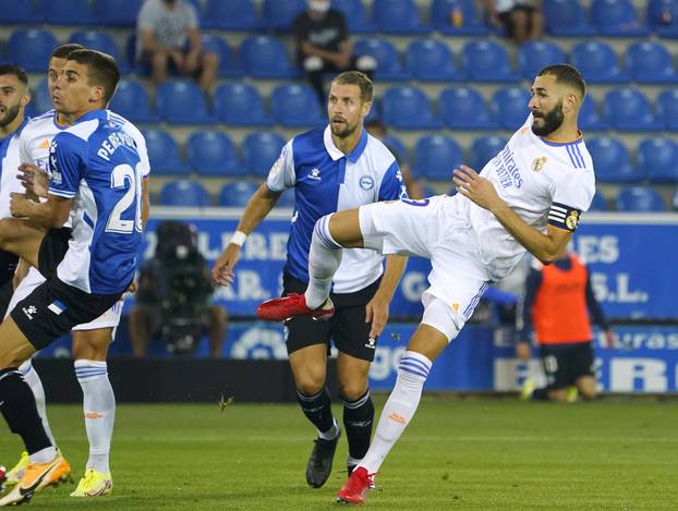 LaLiga - Deportivo Alaves v Real Madrid