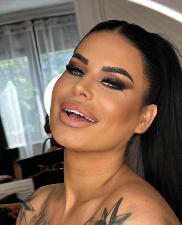 FOTO Sjećate se 'dame' koja je tukla ZET-ovca? Protjerali je iz Hrvatske. Evo gdje je danas