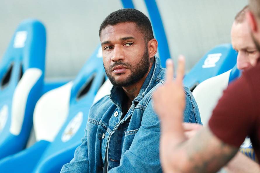 Zagreb: Zagrijavanje igrača Lokomotive i Dinama uoči početka utakmice