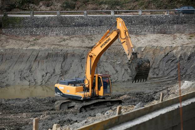 Nastavljeno je čišćenje jezera Trakošćan, punjenje se očekuje najranije na jesen