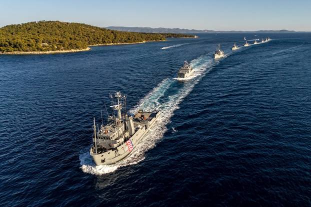 Split: Pogled iz zraka na Hrvatsku ratnu mornaricu koja izvodi vježbu za vojni Mimohod 2025. 