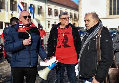 FOTO Novinari izašli na ulice u Zagrebu i Splitu zbog zakona: 'Plenki je malo nervozan...'