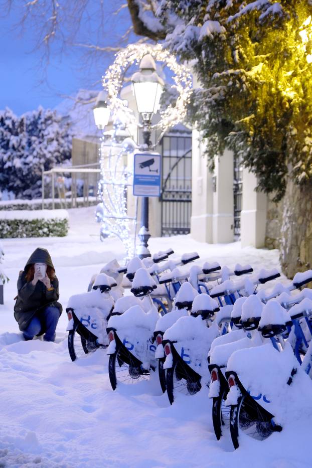 Zagreb: Bajsevi pod snijegom čekaju toplije vrijeme