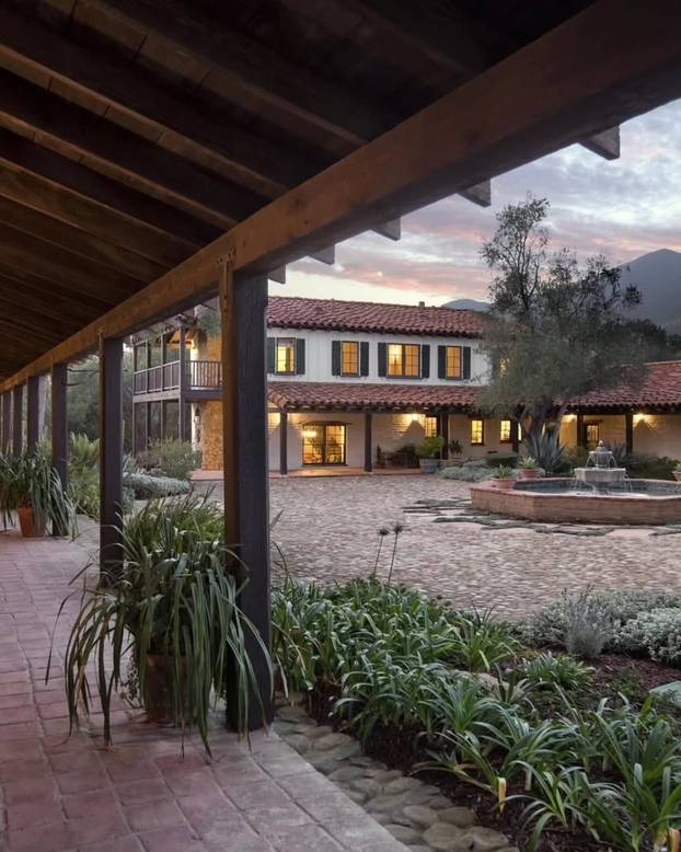 FOTO Zavirite u modernu vilu milijunašice! Ovako izgleda luksuzni ranč Kendall Jenner