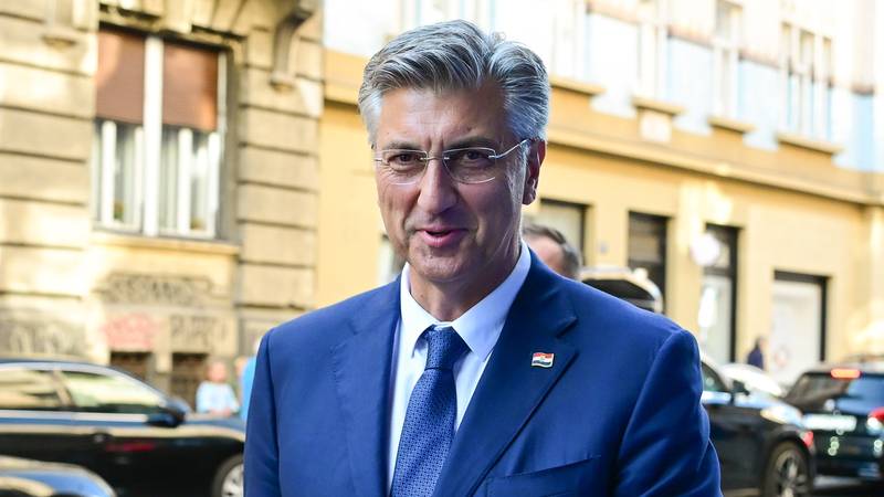 Plenković se obraća javnosti, komentirao veliki prosvjed: Voda je sigurna za piće!