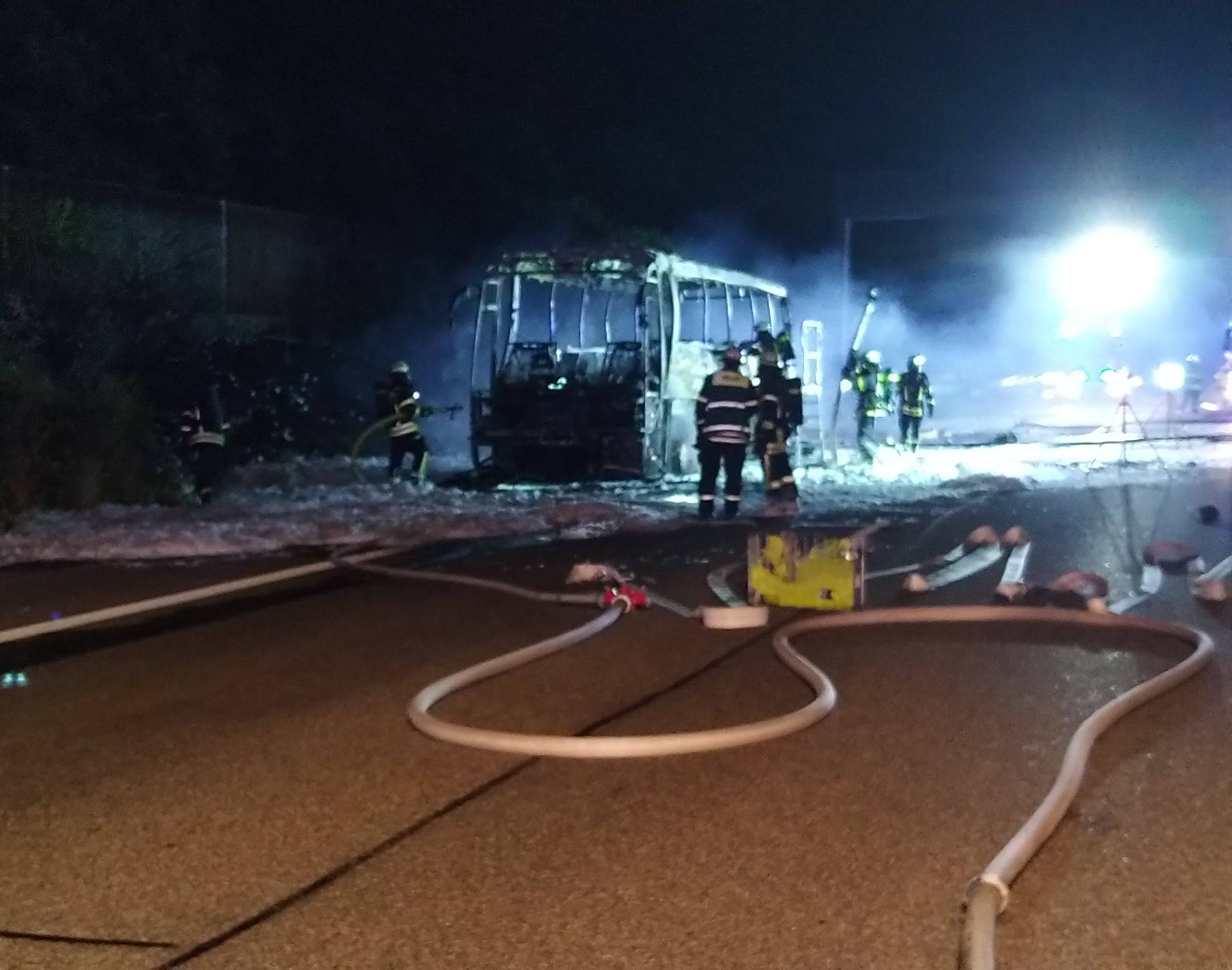 Buktinja na njemačkoj cesti: Izgorio je autobus iz Hrvatske