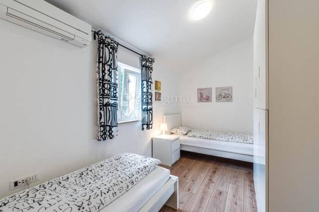 FOTO Pogledajte šarmantnu vilu u Labinu. Košta manje od pola milijuna eura, a ima i bazen