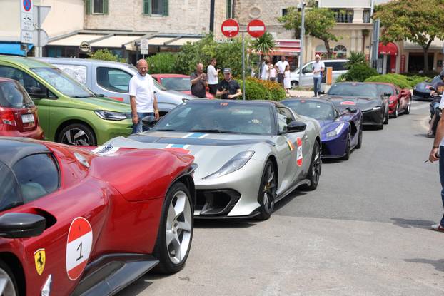 Šibenik: Turneja Ferrari Cavalcade 2026. s više od 120 Ferrarija na šibenskoj rivi