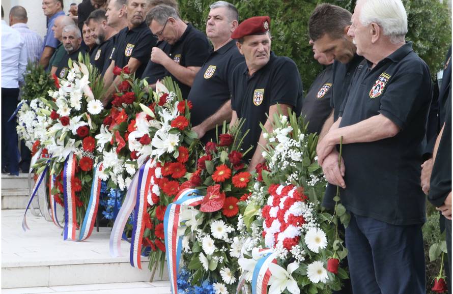 Imotska krajina oprostila se od svoga komodora Ivice Tolića