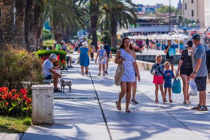 FOTO Prvi je dan ljeta: Evo kako turisti uživaju u Zadru, Splitu...