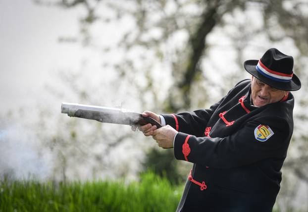 Stoljećima stara tradicija pucanja iz kubura na Uskrsni ponedjeljak u Velikom Taboru
