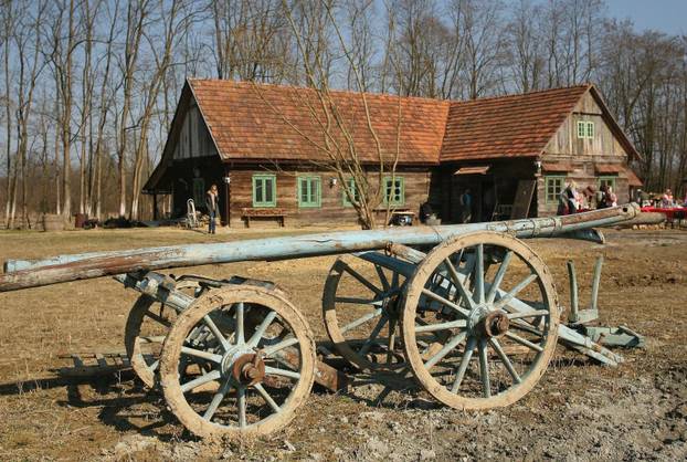 Sjećate se prve sezone Farme? Sevka pjevala 'Zdravo Marijo', Mia eksperimentirala s kosom