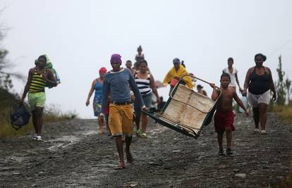 Uragan Matthew razorio Haiti, poginulo je najmanje 136 ljudi
