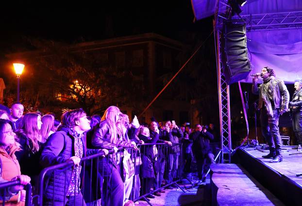 Šibenik: Šibenska Adventura zapo?ela koncertom Parnog valjka u perivoju Roberta Visianija