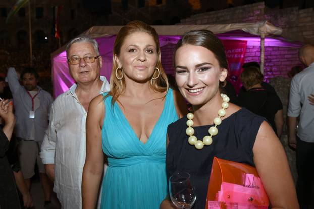 Pula: Dolazak uzvanika u Arenu na dodjelu nagrada 62. Pulskog filmskog festivala